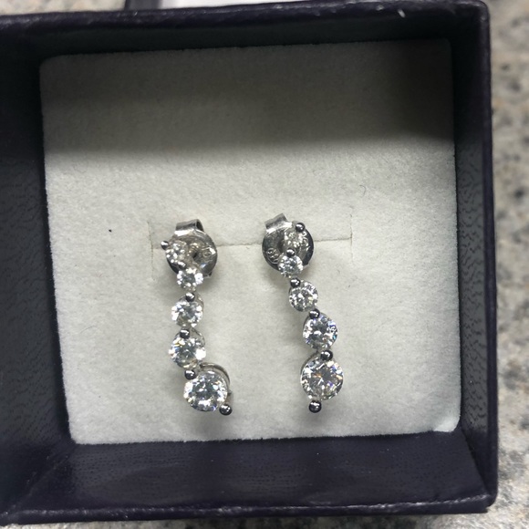 BNIB Sterling Silver Drop earrings - Picture 2 of 2